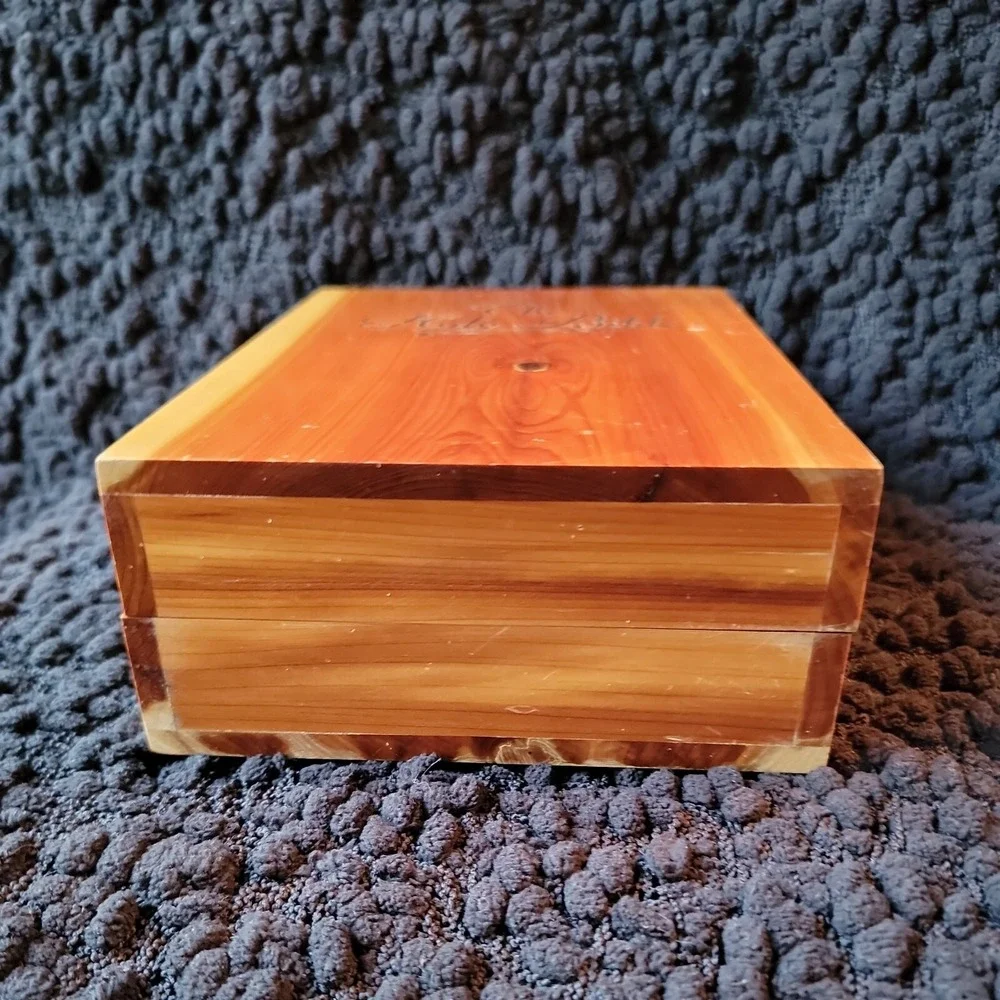 Vintage Holy Bible Prince Of Peace Moose‎ Lodge Mem. in Cedar Box Minnesota Book
